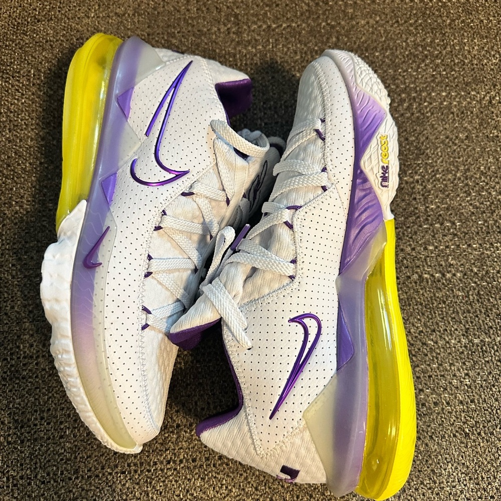 LeBron 17 Low Lakers